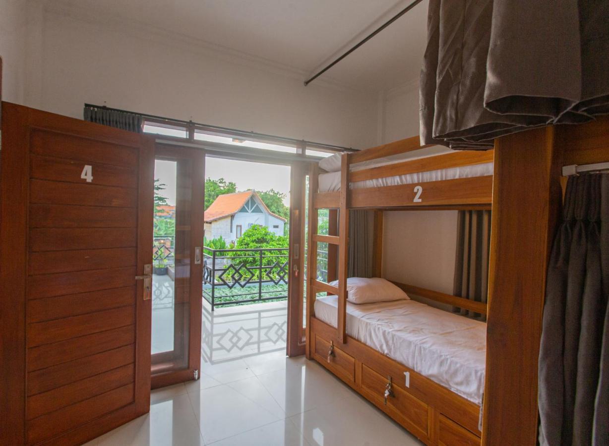 Zentiga Surf Hostel Canggu Exteriör bild