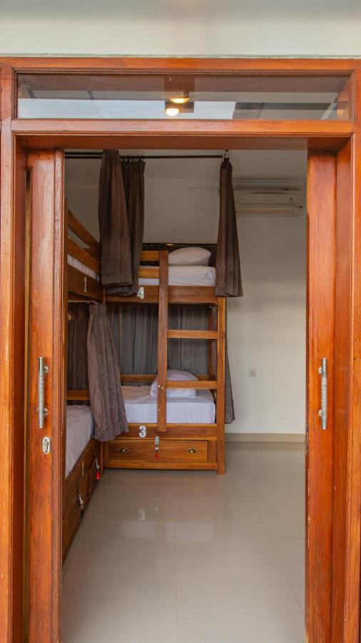 Zentiga Surf Hostel Canggu Exteriör bild