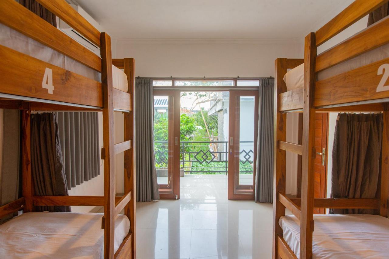 Zentiga Surf Hostel Canggu Exteriör bild