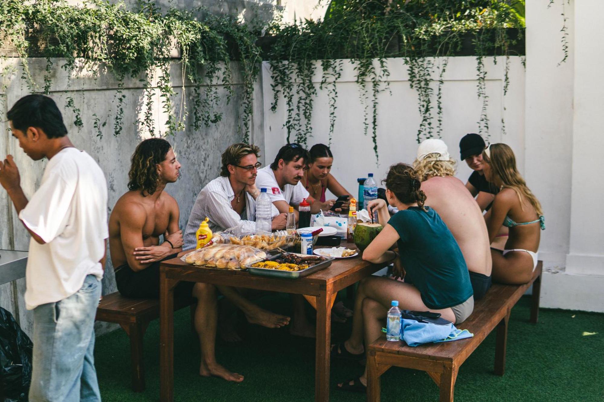 Zentiga Surf Hostel Canggu Exteriör bild