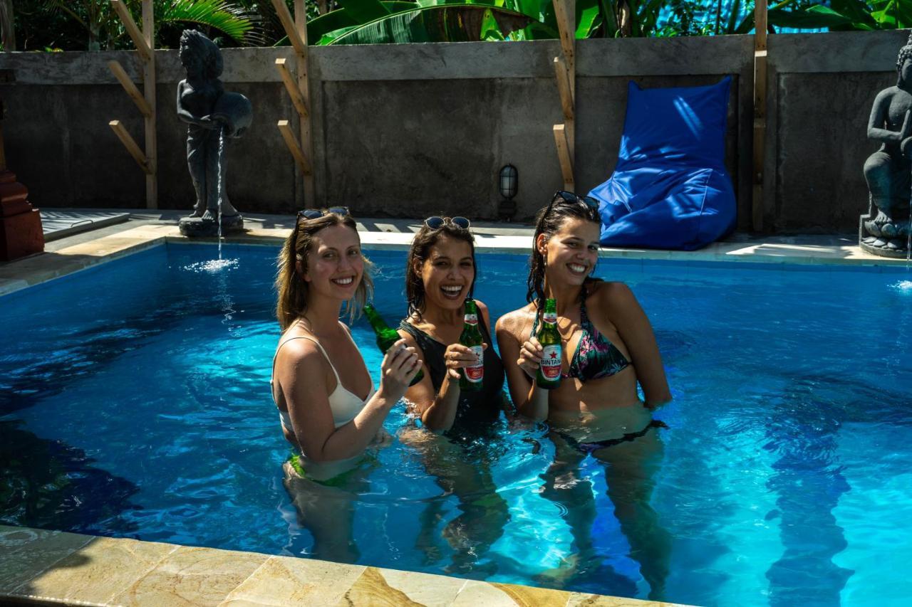 Zentiga Surf Hostel Canggu Exteriör bild